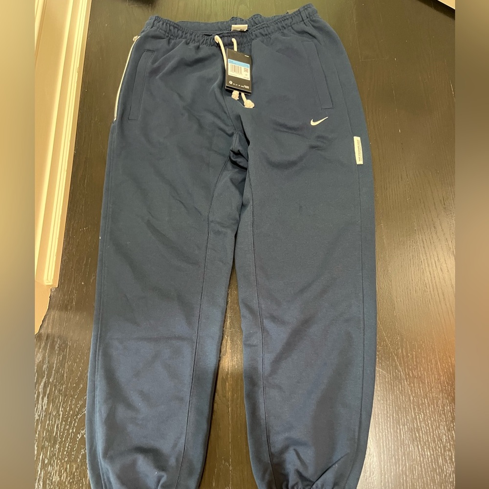 NIKE- Men’s dri-FIT basketball pants